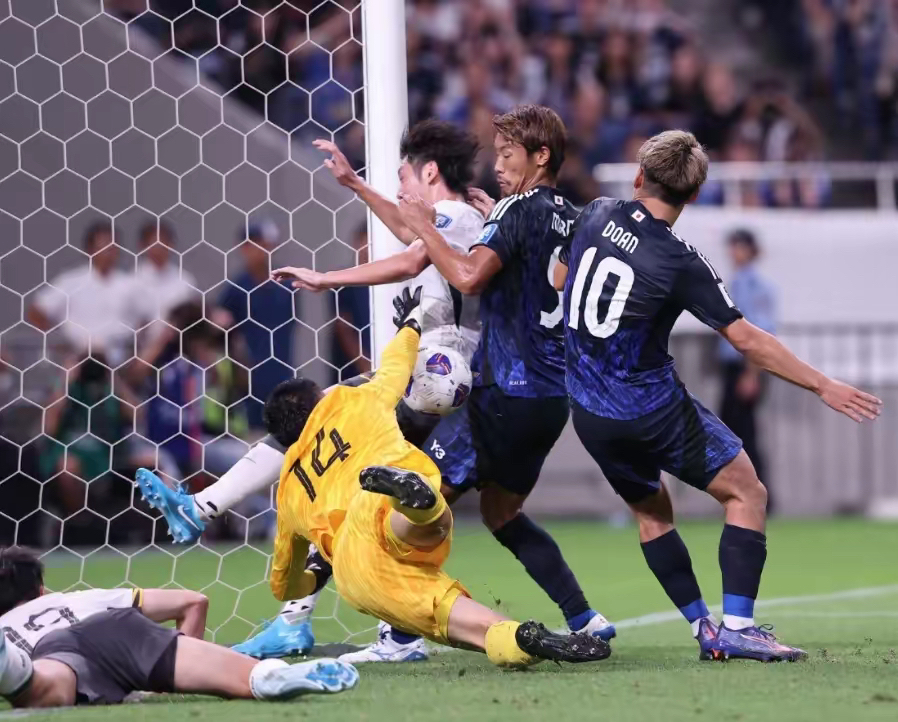 欧博官网登录-足球对决中的一次防守漏洞导致比赛局势逆转的原因